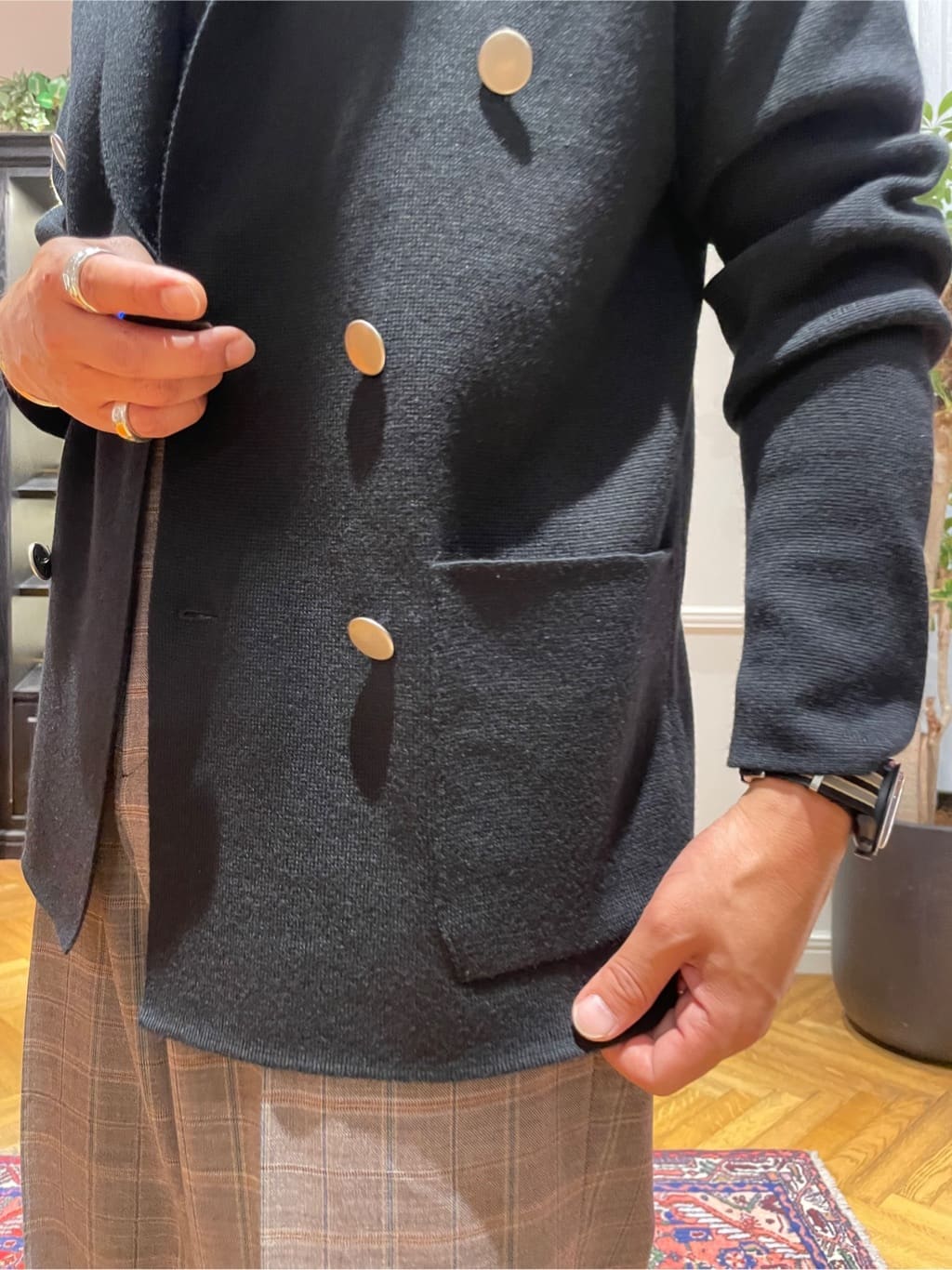 鶴田大士さんの「DRESSTERIOR｜ダブルブレスト ニットジャケット」を使ったコーディネート