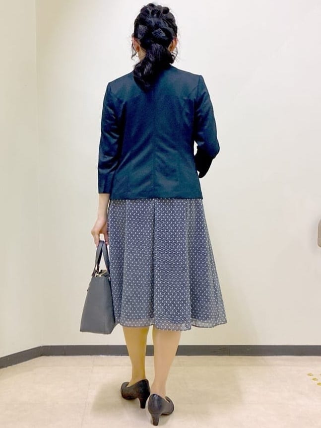  beni_gingerさんの「Reflect｜【一枚着で着映え◎／ジャケットのインナーにも】フロント開きブラウス」を使ったコーディネート