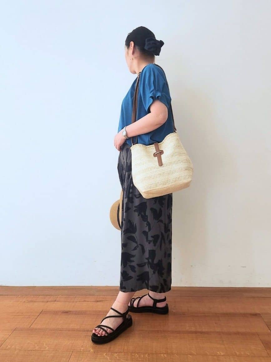 くまさんの「SHOO･LA･RUE｜【S-LL/UV/プチプラ】お袖タックで好印象 デザインTシャツ」を使ったコーディネート