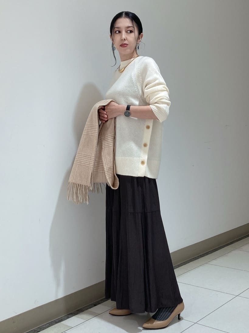 環さんの「UNTITLED｜【重ね着もおすすめ/洗える】ウールカシミヤ クルーネックニット」を使ったコーディネート