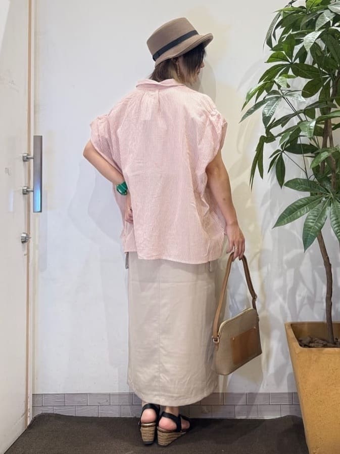 misakiさんの「SHOO･LA･RUE｜【S-LL】大人のきれいめカジュアルに 麻調カーゴナロースカート」を使ったコーディネート