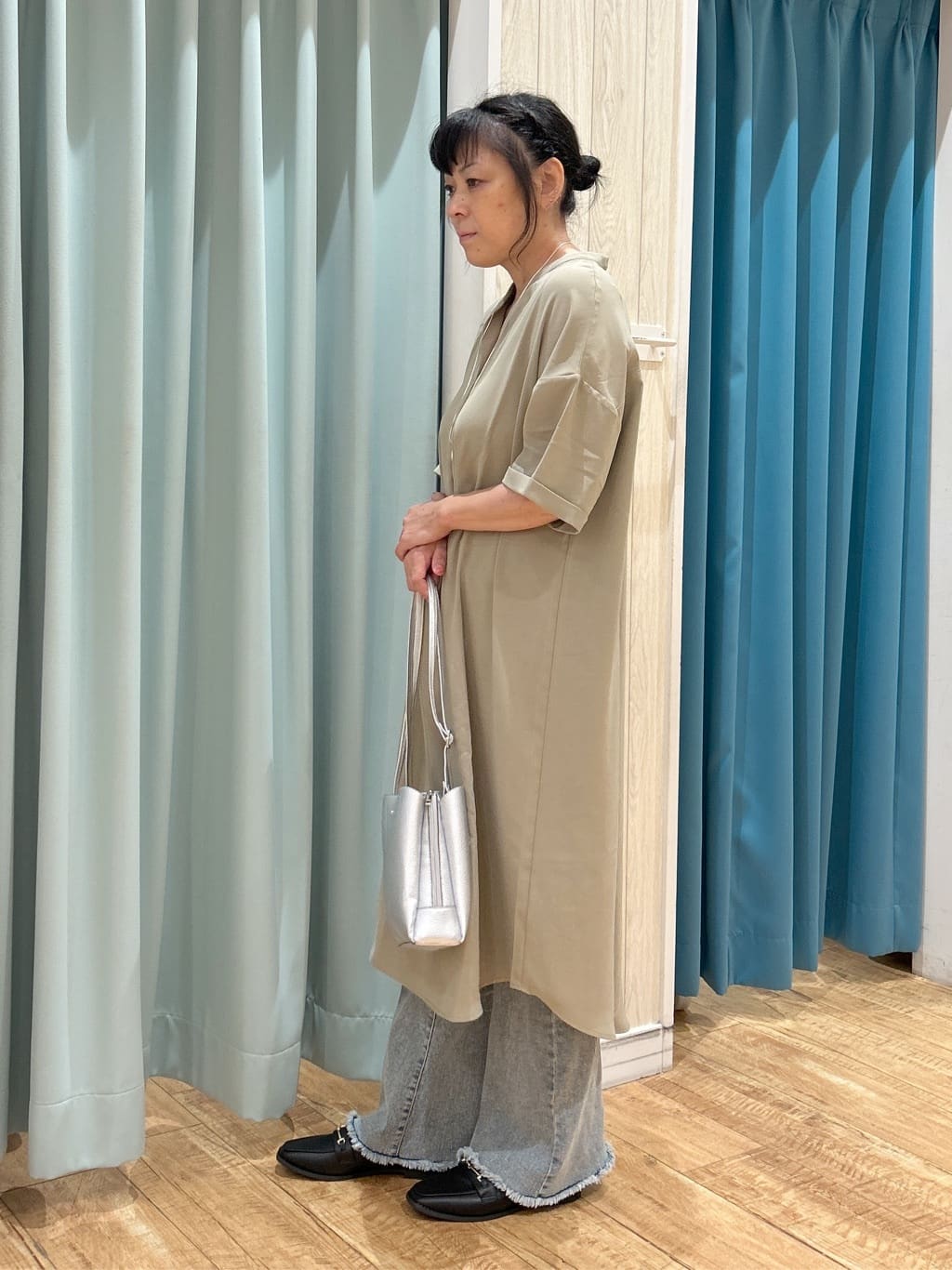 わかさんの「SHOO･LA･RUE｜【S-LL/洗濯後しわになりにくい/体型カバー】後ろ姿もサマになる バックレースアップチュニック」を使ったコーディネート