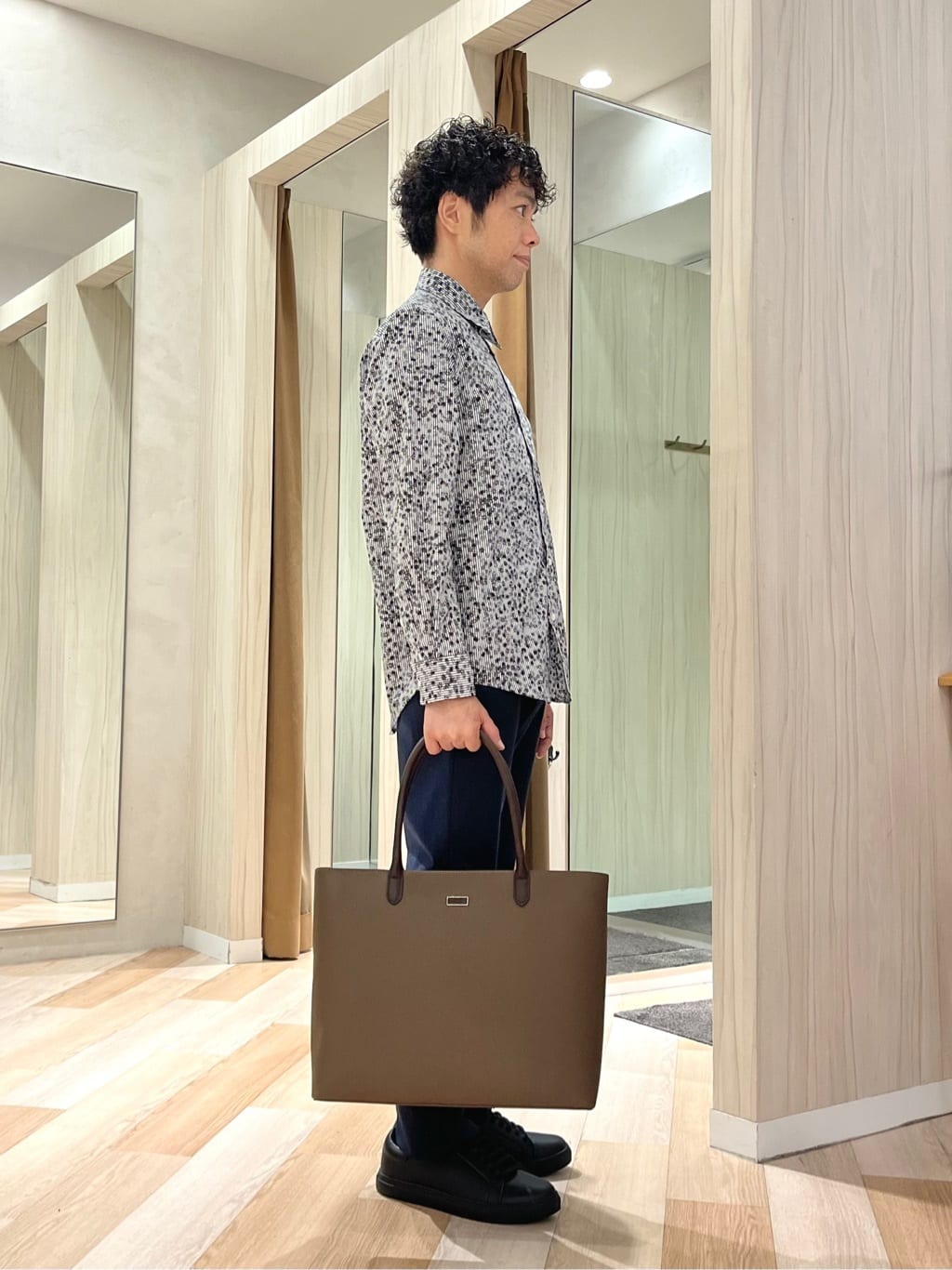 URAさんの「TAKEO KIKUCHI｜【Made in JAPAN】播州織 ヘリンボン ストレート パンツ」を使ったコーディネート