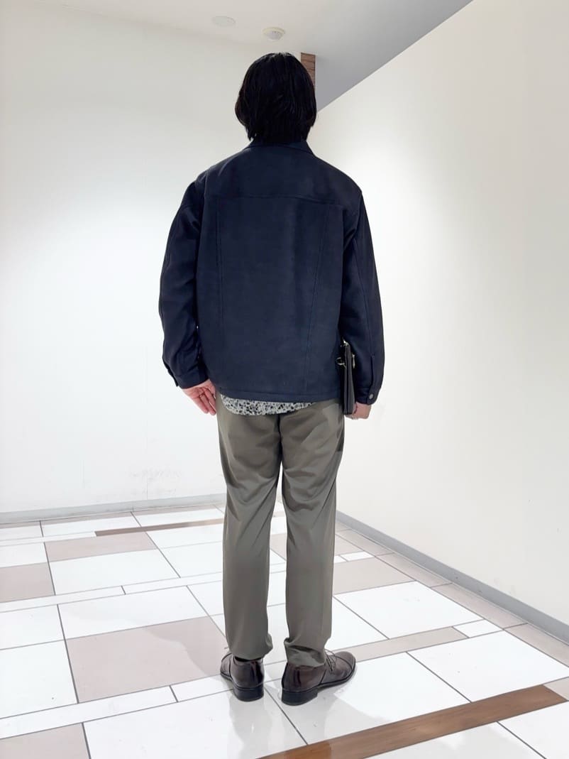 及川さんの「TAKEO KIKUCHI｜ストライプ小花 長袖シャツ」を使ったコーディネート