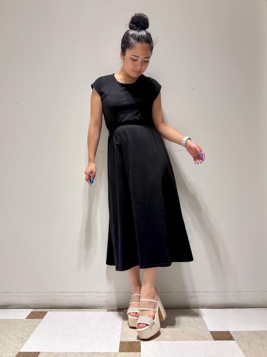 のはらっちょさんの「ESPERANZA｜【ラク盛り／サンダル】リピーター続出／脚長美脚　ミュールサンダル」を使ったコーディネート