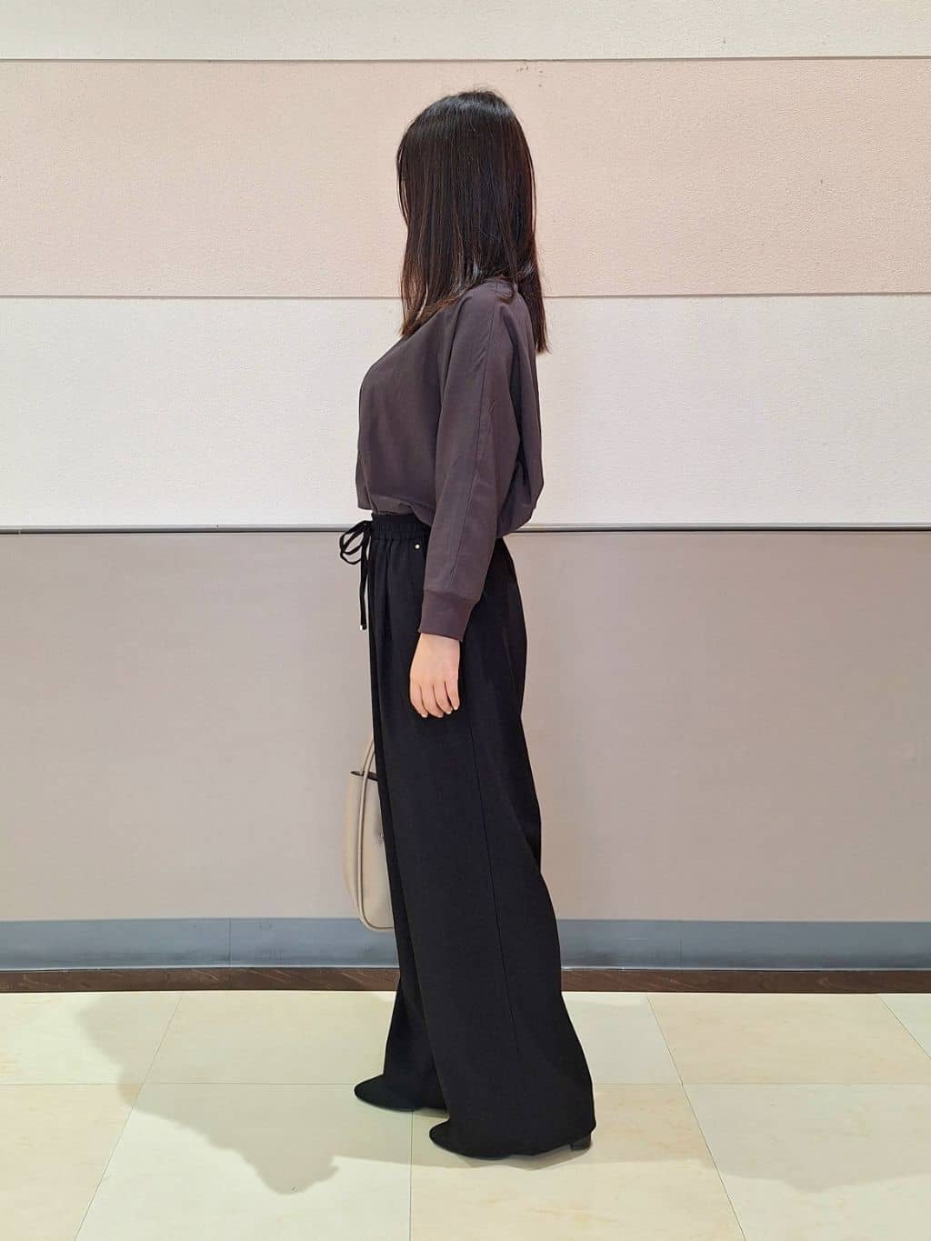 Sachaさんの「SHOO･LA･RUE｜【着丈選べる/S-LL】触れる度ひんやり ゆるきれい イージーワイドパンツ」を使ったコーディネート