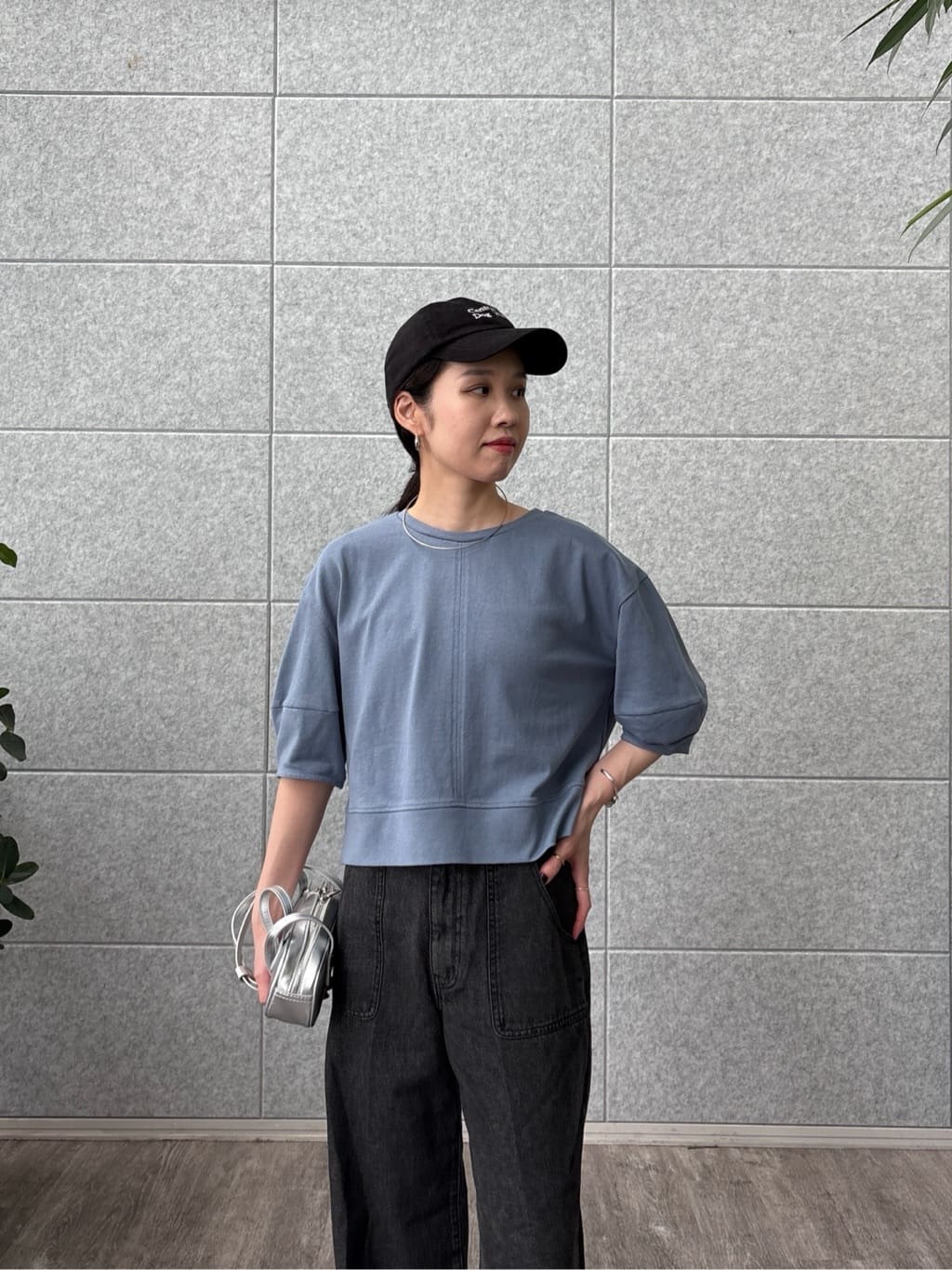 ひなさんの「INDIVI｜フォルムスリーブカットソー」を使ったコーディネート
