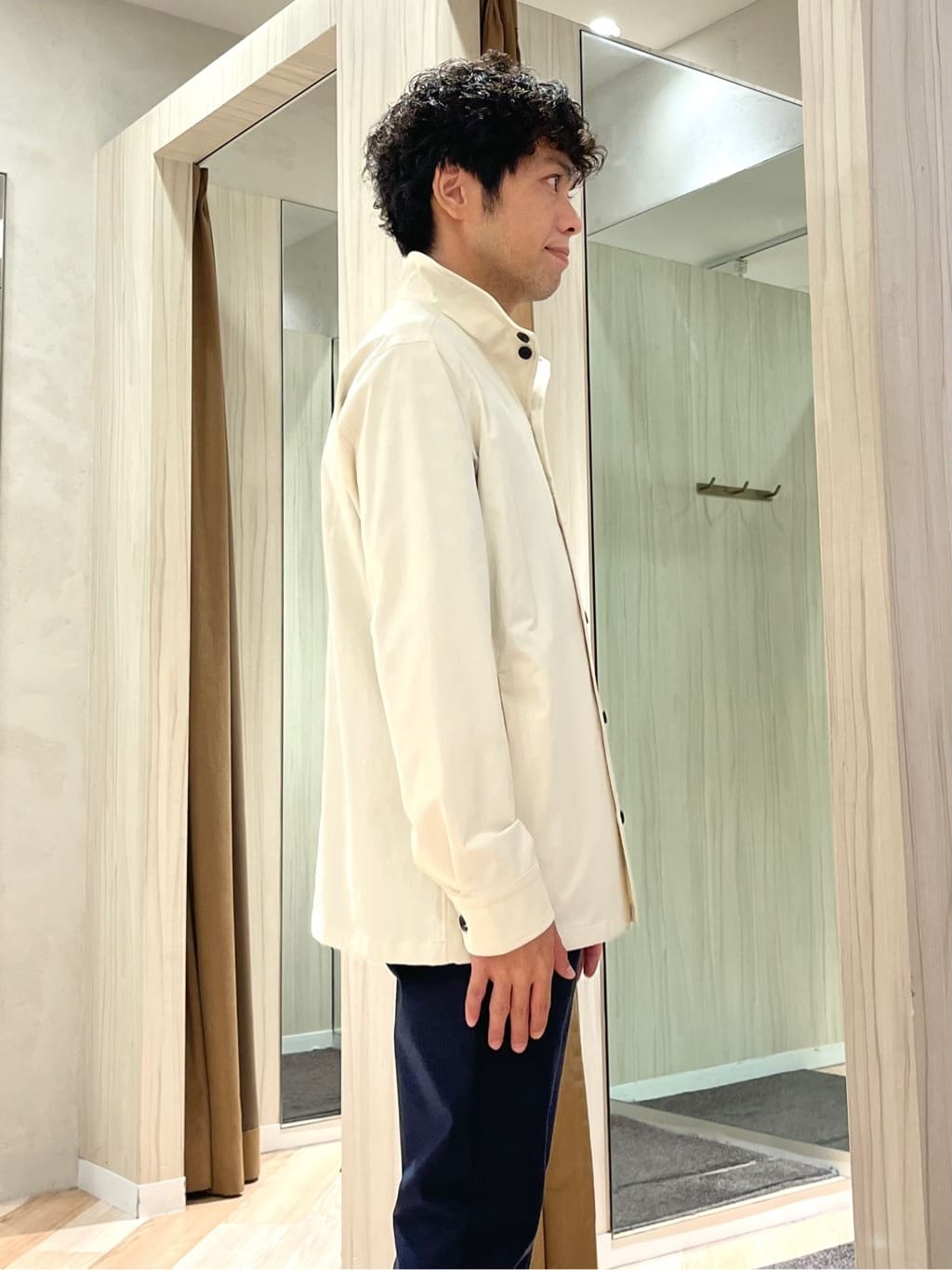 URAさんの「TAKEO KIKUCHI｜【3D ナイロン ストレッチ】スタンドカラー シャツブルゾン」を使ったコーディネート