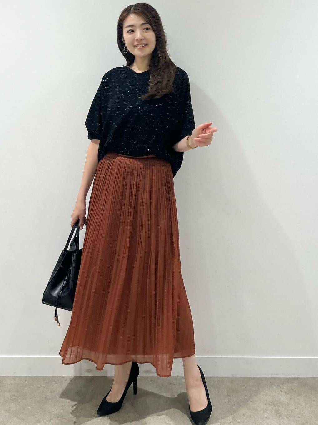 hayaseさんの「COUP DE CHANCE｜【手洗い可】スパンコール入りニットトップス」を使ったコーディネート