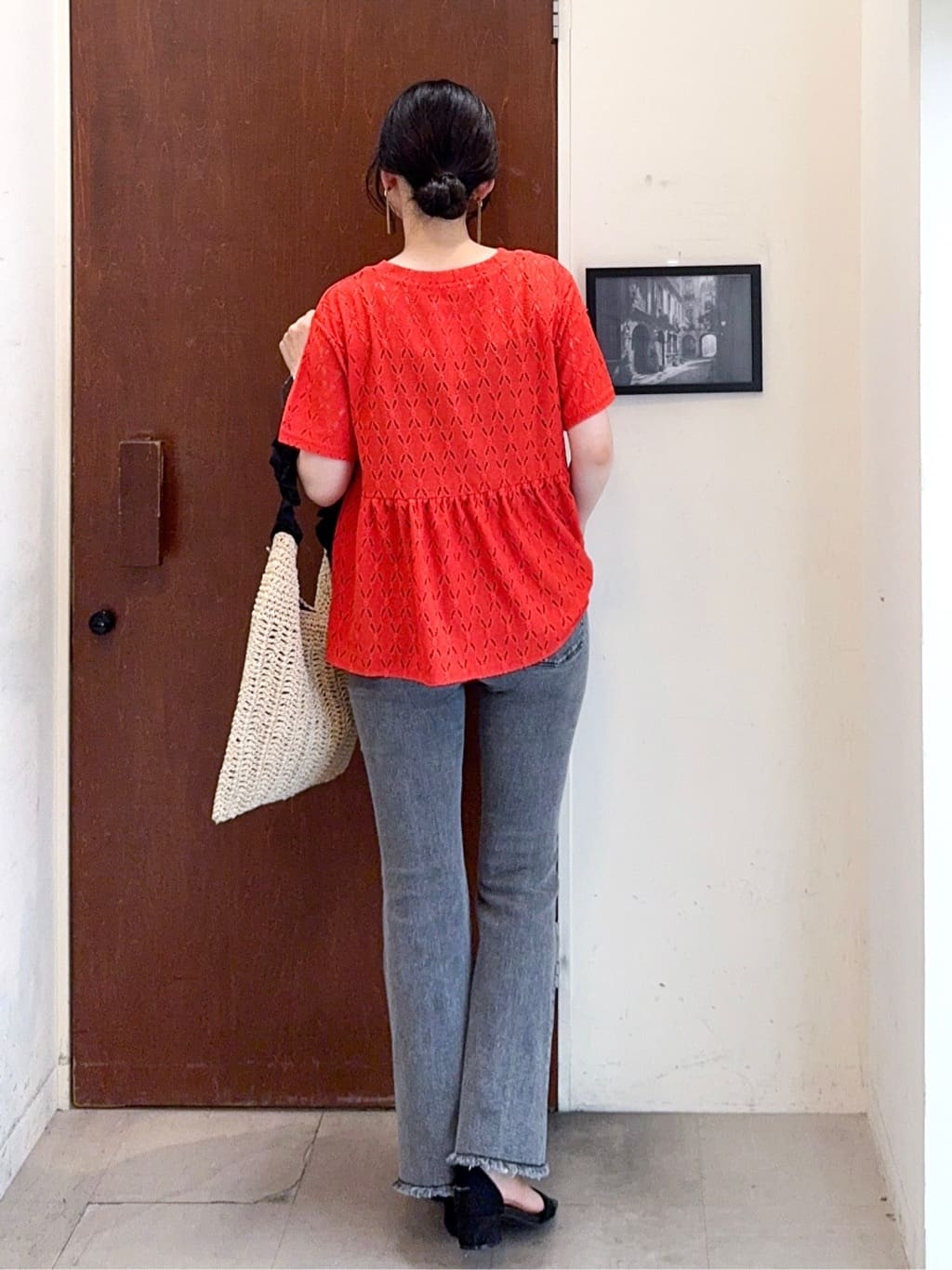 𝐇𝐢𝐫𝐨𝐦𝐢さんの「SHOO･LA･RUE｜【S-LL】インせず決まる レースペプラムトップス」を使ったコーディネート