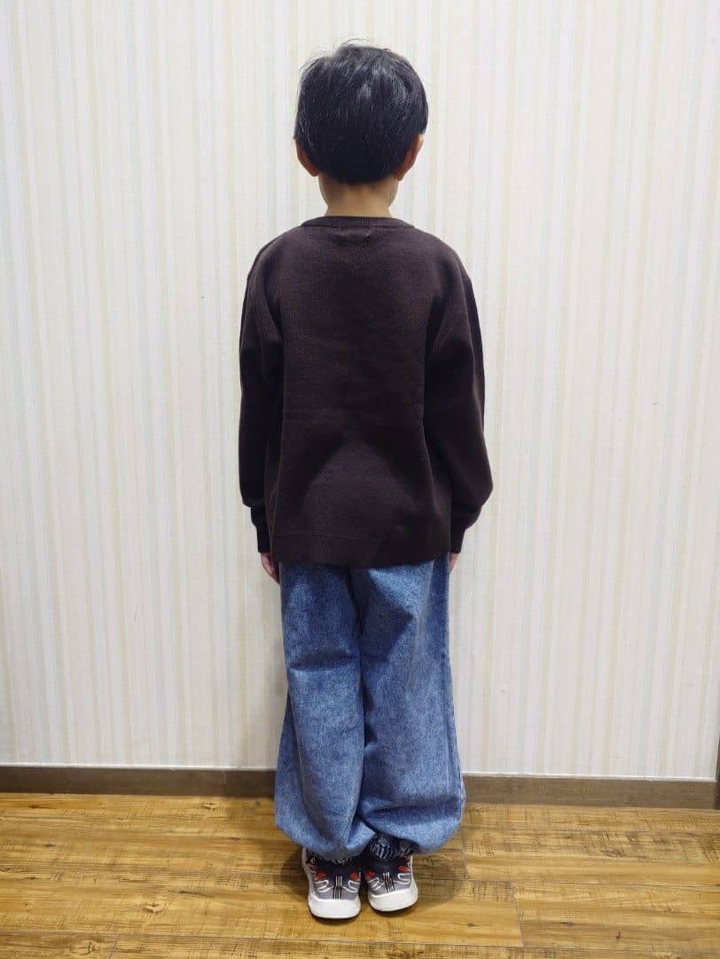 Yuiさんの「SHOO･LA･RUE｜【100-150cm/リンク可/洗濯機可】ウェットライク刺繍ロゴニット」を使ったコーディネート
