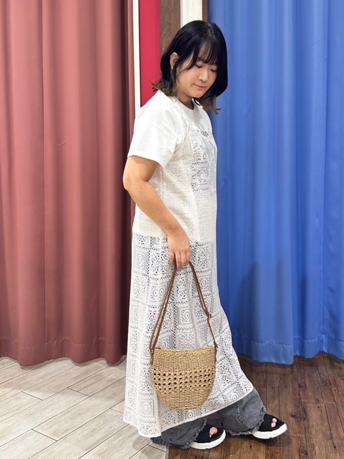 Meeさんの「SHOO･LA･RUE｜【S-LL/ひんやり/汗ジミ軽減/UVカット】グラフィックアソートTシャツ」を使ったコーディネート