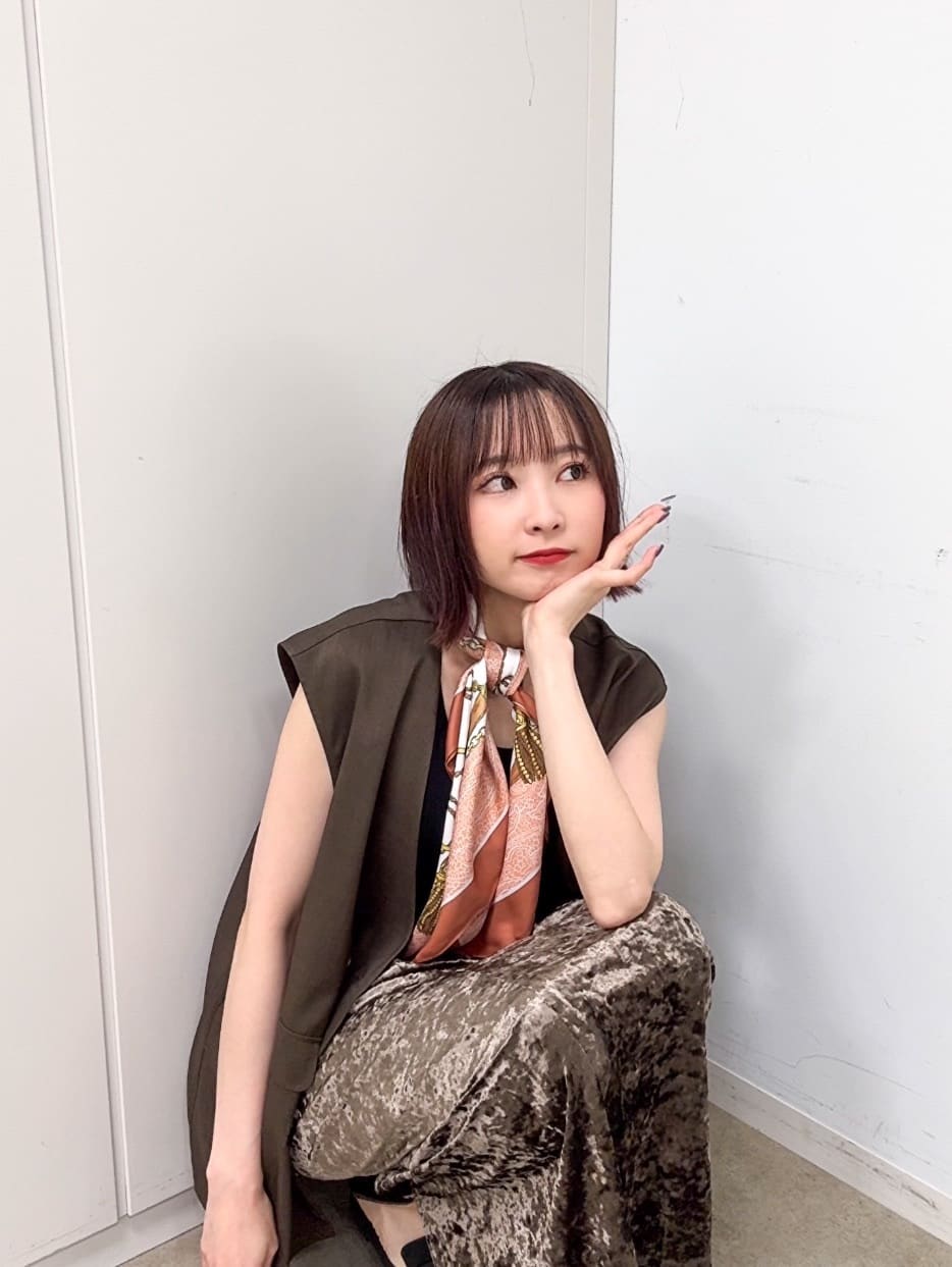 𝐜𝐡𝐢𝐤𝐚さんの「SHOO･LA･RUE｜【S-LL/セットアップ可/洗濯後しわになりにくい】ダブルベスト」を使ったコーディネート