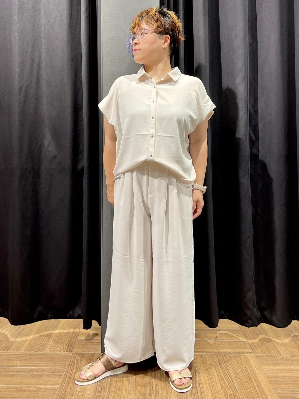 OKMKさんの「THE SHOP TK｜コットンライクブラウス【接触冷感/洗濯機OK/UV/セットアップ可】」を使ったコーディネート