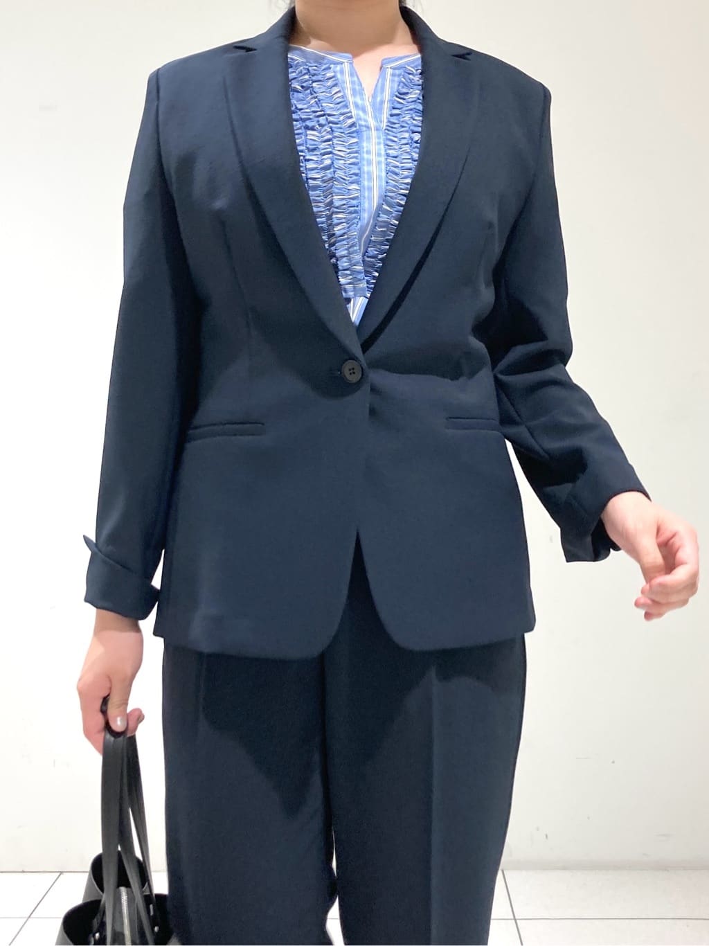 momokoさんの「INDIVI｜【定番スーツ／UVケア／洗える】ウール調テーラードジャケット」を使ったコーディネート