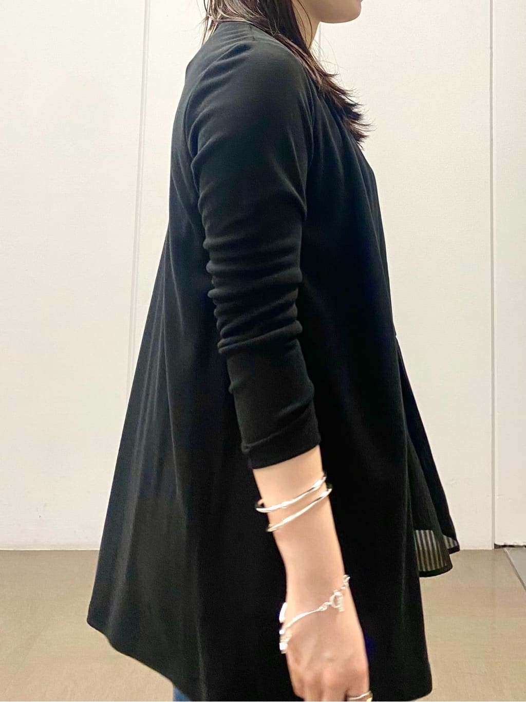 misakiさんの「INDIVI｜【洗える／レイヤードにも活躍】ペプラムインナートップス」を使ったコーディネート