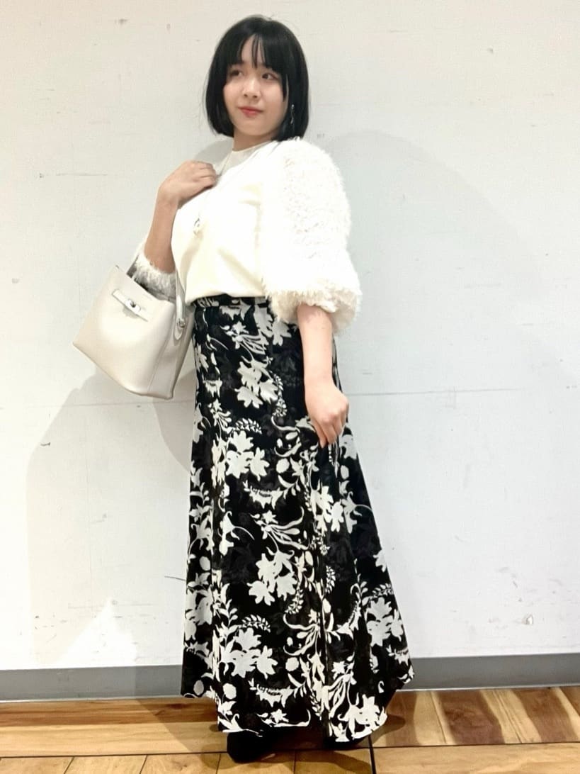 Mizukiさんの「UNTITLED｜【丸首/Tシャツ風/短丈】シャギースリーブ ポンチカットソー」を使ったコーディネート