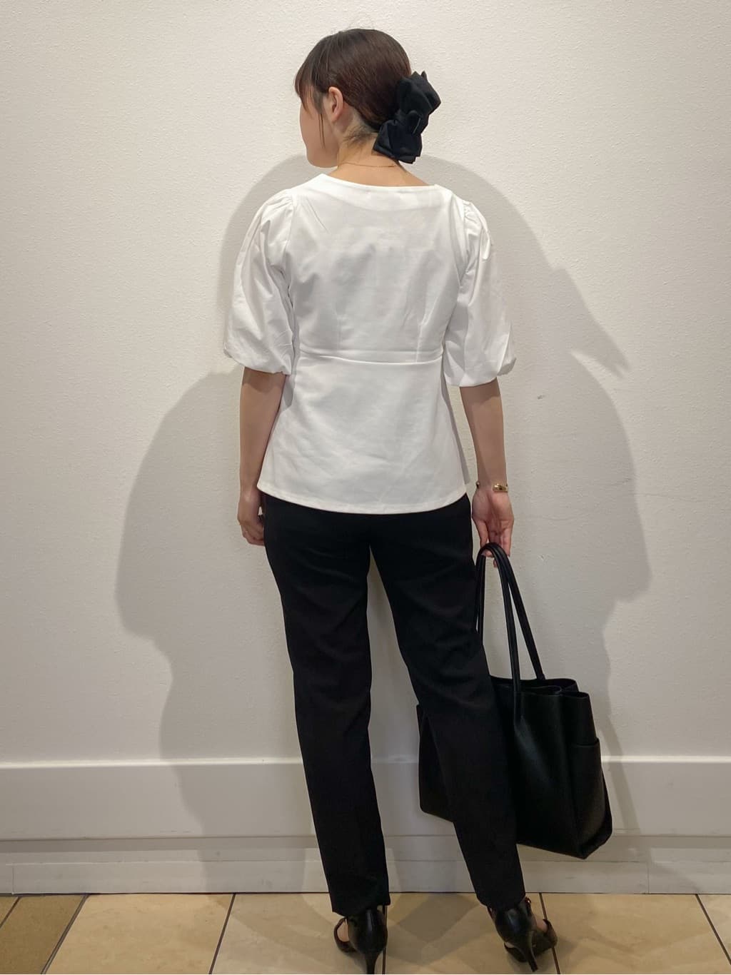 kimiさんの「index｜《S-LLサイズ》バルーンスリーブペプラムトップス【洗濯機洗い可／接触冷感／UVケア】」を使ったコーディネート