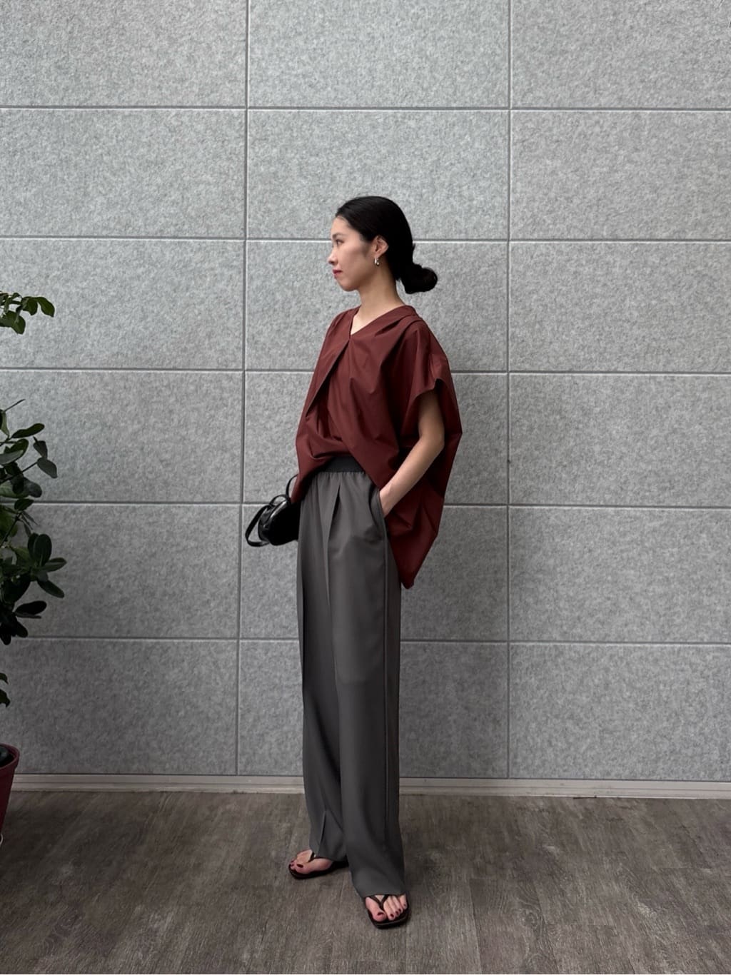 ひなさんの「INDIVI｜スリーブレスタックブラウス」を使ったコーディネート