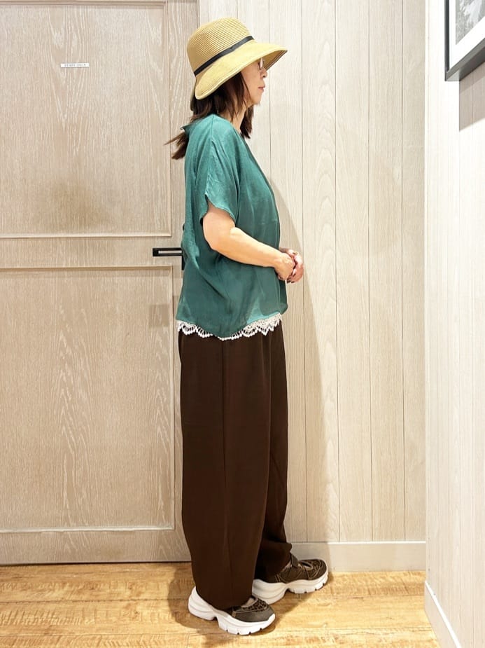 yukaさんの「SHOO･LA･RUE｜【S-LL】着るだけで簡単にコーデが決まる レースレイヤード風ドルマントップス」を使ったコーディネート