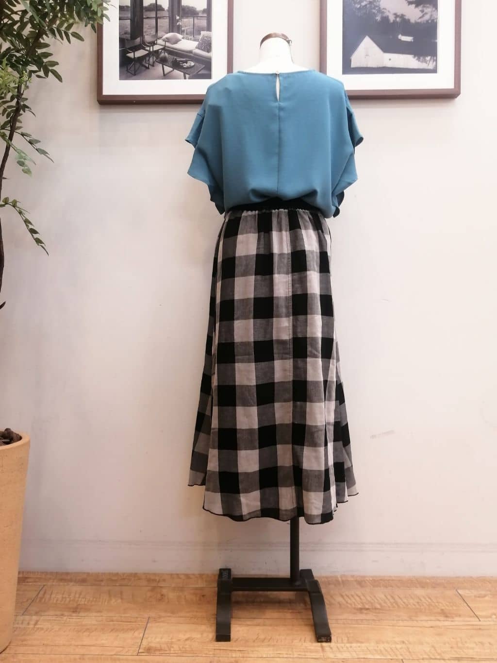 maiさんの「SHOO･LA･RUE｜◆柔らかタッチが心地よい ブロックチェック ガーゼスカート」を使ったコーディネート