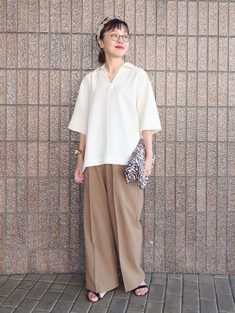 MUTSUKOさんの「UNTITLED｜【UVカット/接触冷感/吸水速乾/ゆったり】V開きネックシャツ」を使ったコーディネート