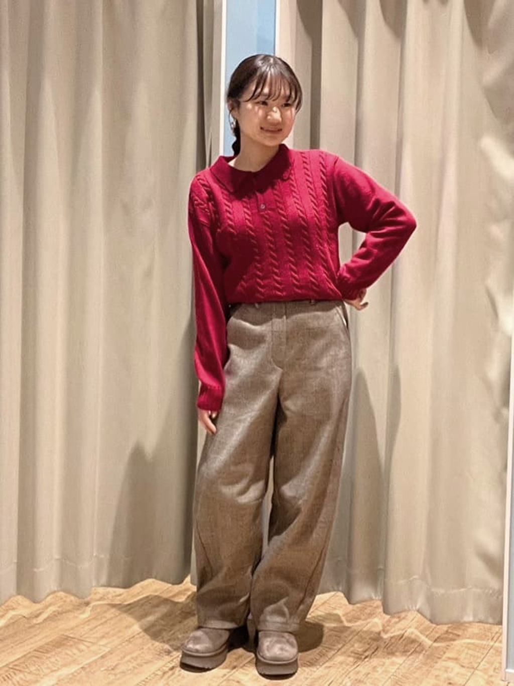 もんちゃんさんの「SHOO･LA･RUE｜【S-LL】配色ボタンがポイント 襟付きケーブルニット」を使ったコーディネート
