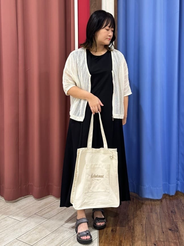 Meeさんの「SHOO･LA･RUE｜【S-LL/ひんやり】切替ラインですっきりと 1枚で着られるロングワンピース」を使ったコーディネート