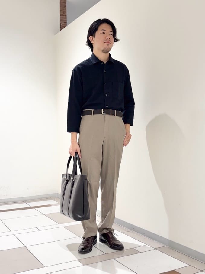 及川さんの「TAKEO KIKUCHI｜【COOL CITY WEAR】アーバンクール パンツ /接触冷感・吸水速乾」を使ったコーディネート
