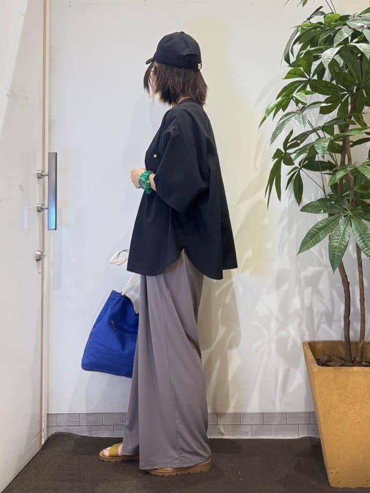 misakiさんの「SHOO･LA･RUE｜【S-LL/ひんやり/UV】リラクシーな穿き心地 エアリーワイドパンツ」を使ったコーディネート