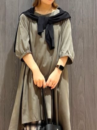 meiさんの「SHOO･LA･RUE｜【S-LL/洗濯後しわになりにくい/UV/6分袖】コットン風 Aラインチュニックワンピース」を使ったコーディネート