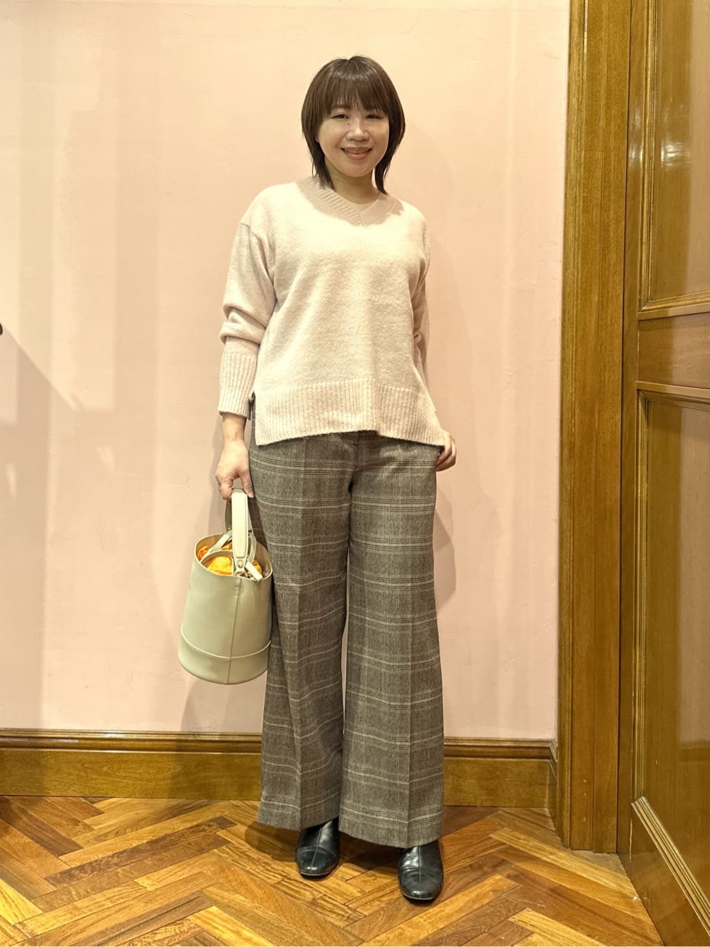 komatsuさんの「DRESSTERIOR｜アルパカブレンドVネックニット」を使ったコーディネート