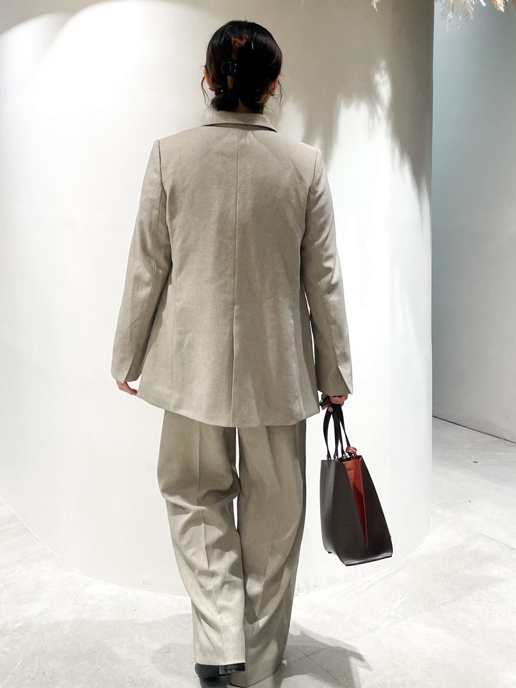 かりんさんの「OPAQUE.CLIP｜ロングロゴTシャツ【洗濯機OK】」を使ったコーディネート