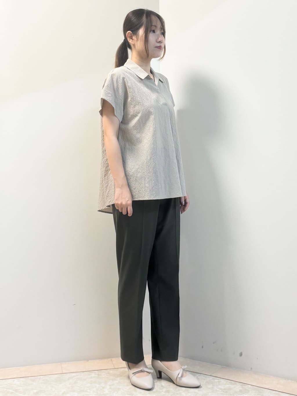 Sawaさんの「Reflect｜【二の腕さりげなくカバー】シャツ衿オフボディブラウス」を使ったコーディネート