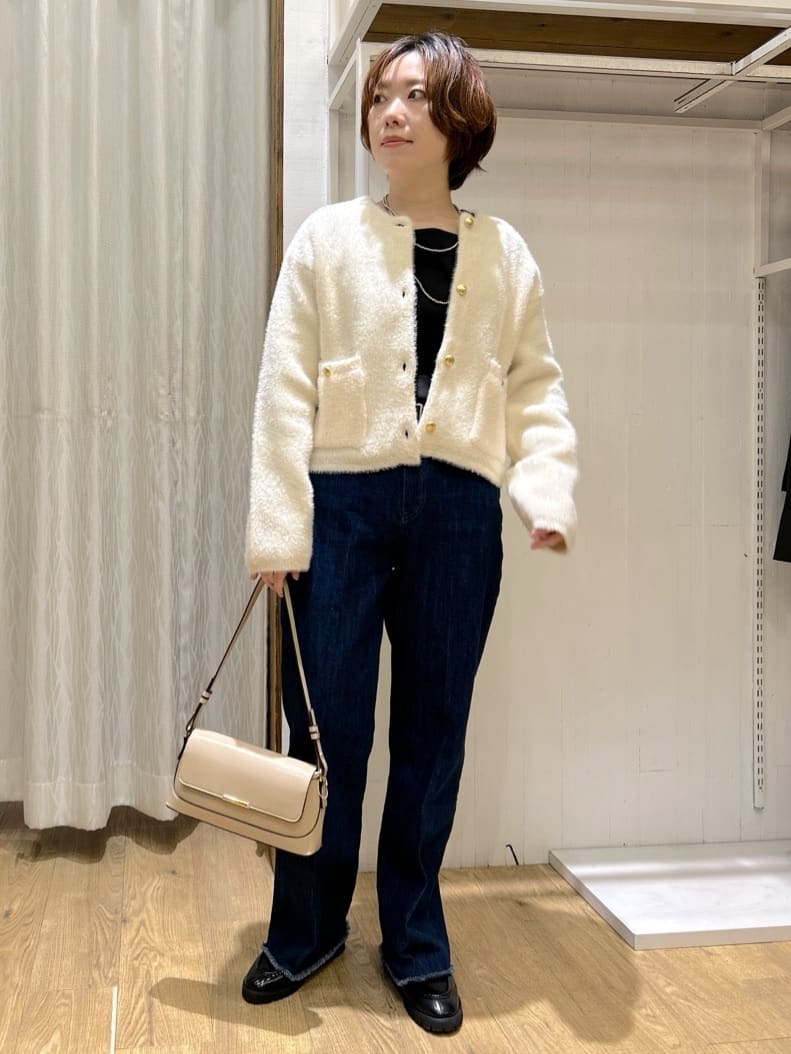 ga_riさんの「THE SHOP TK｜デニムフレアパンツ【洗濯機可】」を使ったコーディネート