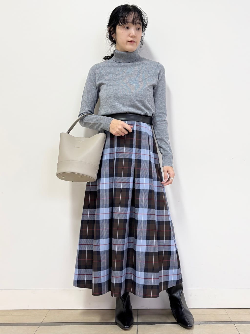 YOKOTAさんの「DRESSTERIOR｜◆チェックタックソフトプリーツスカート」を使ったコーディネート