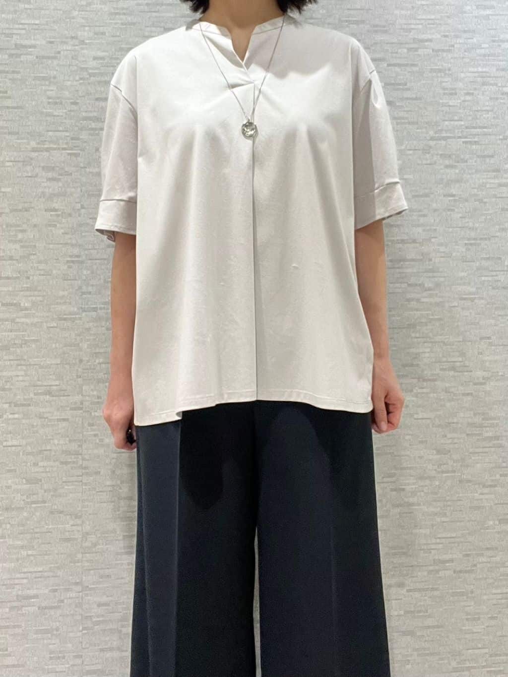 marikoさんの「Reflect｜【すっきり見え！長め丈／マシンウォッシュ可】スキッパーネックジャージトップス」を使ったコーディネート