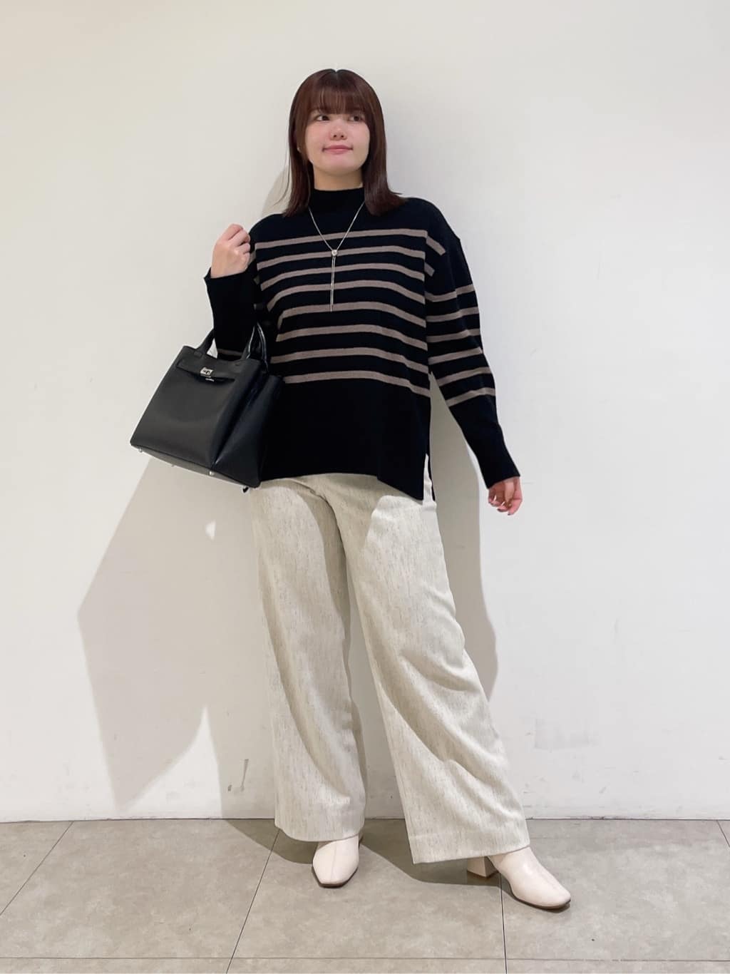 emikaさんの「INDIVI｜【冬ニット人気NO．1！／カシミヤ混】ミドルゲージハイネックニット」を使ったコーディネート
