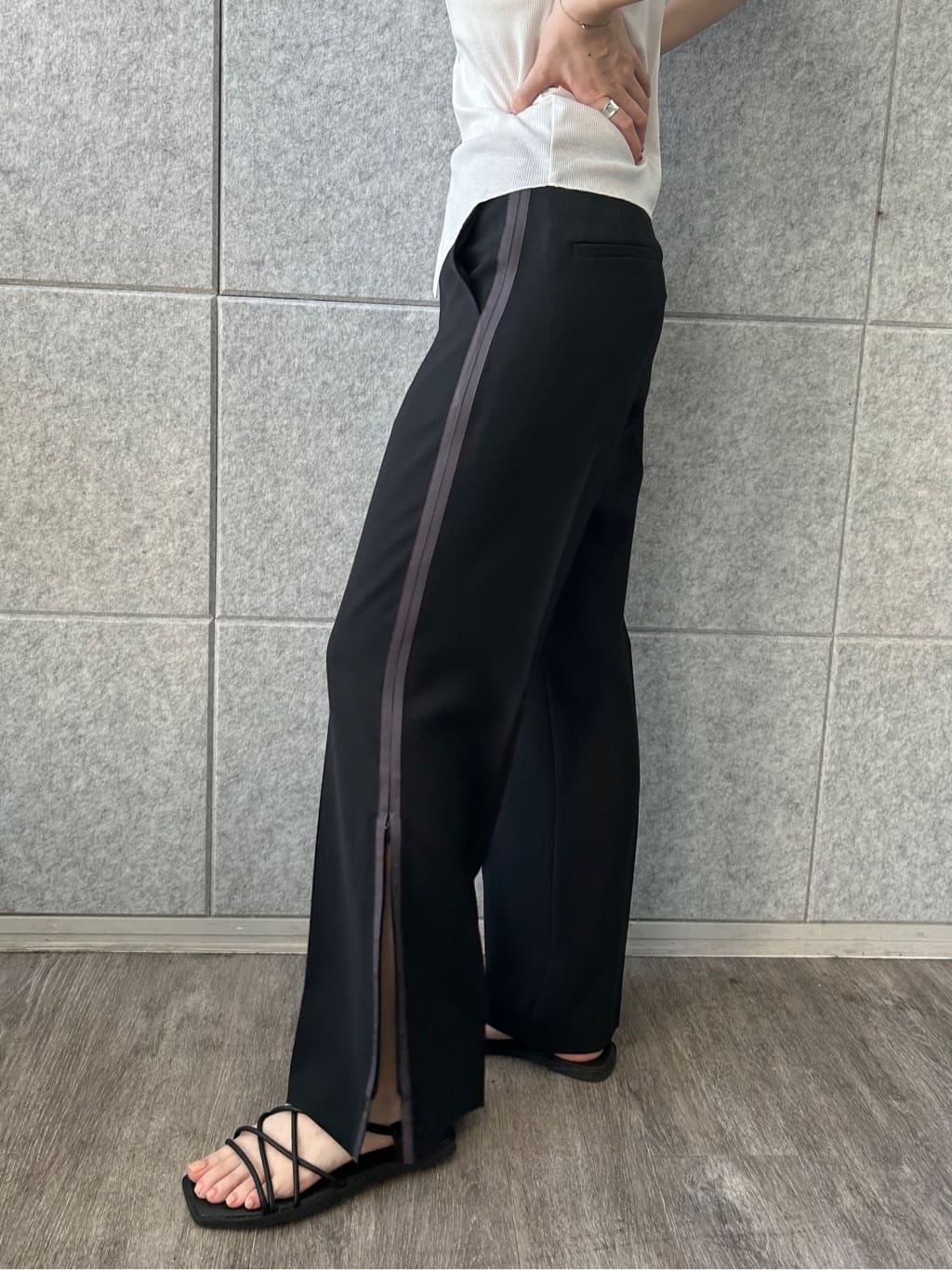 honoka Aさんの「CODE A｜line zip trousers」を使ったコーディネート