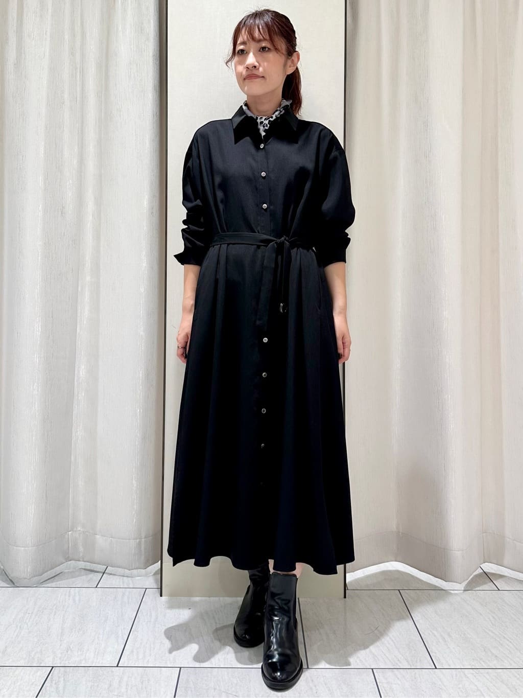 komiさんの「UNTITLED｜【前開きボタン/ベルト付/羽織シャツ/】2WAYトレンチ風ワンピース」を使ったコーディネート
