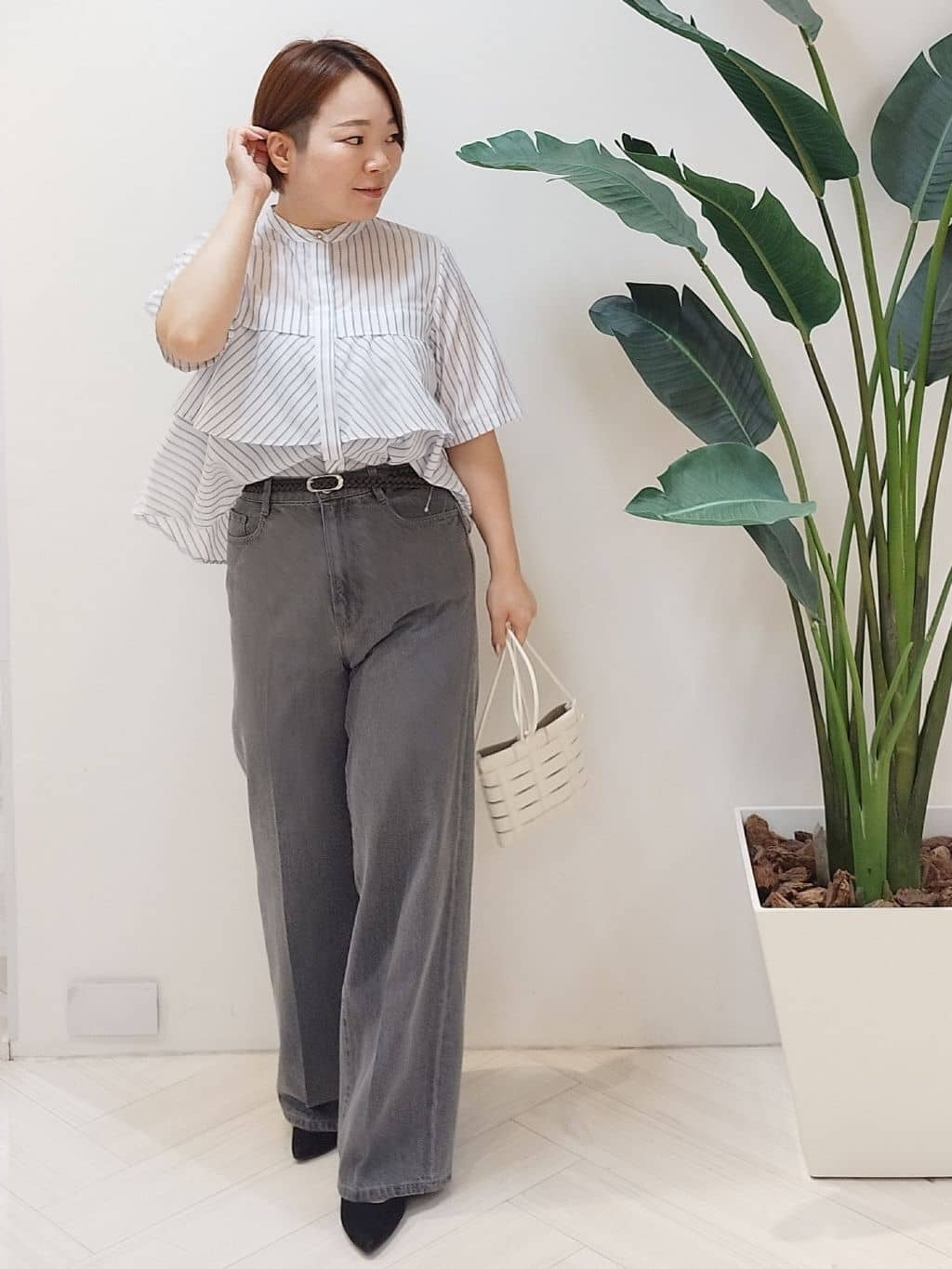 s u g iさんの「UNTITLED｜【グレー/ブルー/ジーンズ】ソフトワイドデニムパンツ」を使ったコーディネート