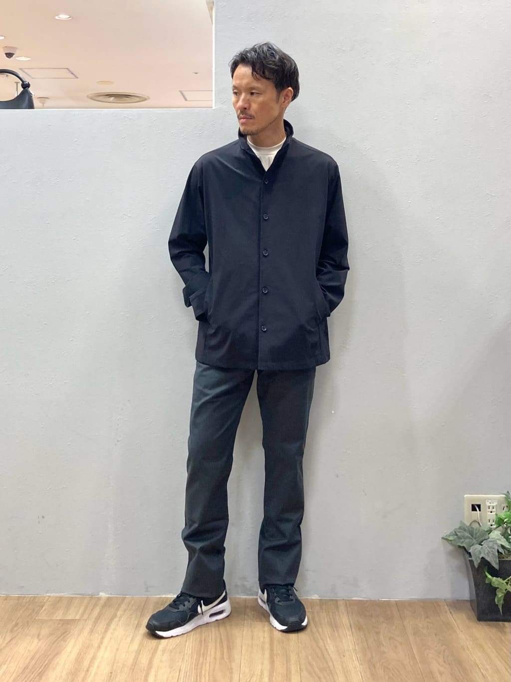 シュンさんの「TAKEO KIKUCHI｜【3D ナイロン ストレッチ】スタンドカラー シャツブルゾン」を使ったコーディネート