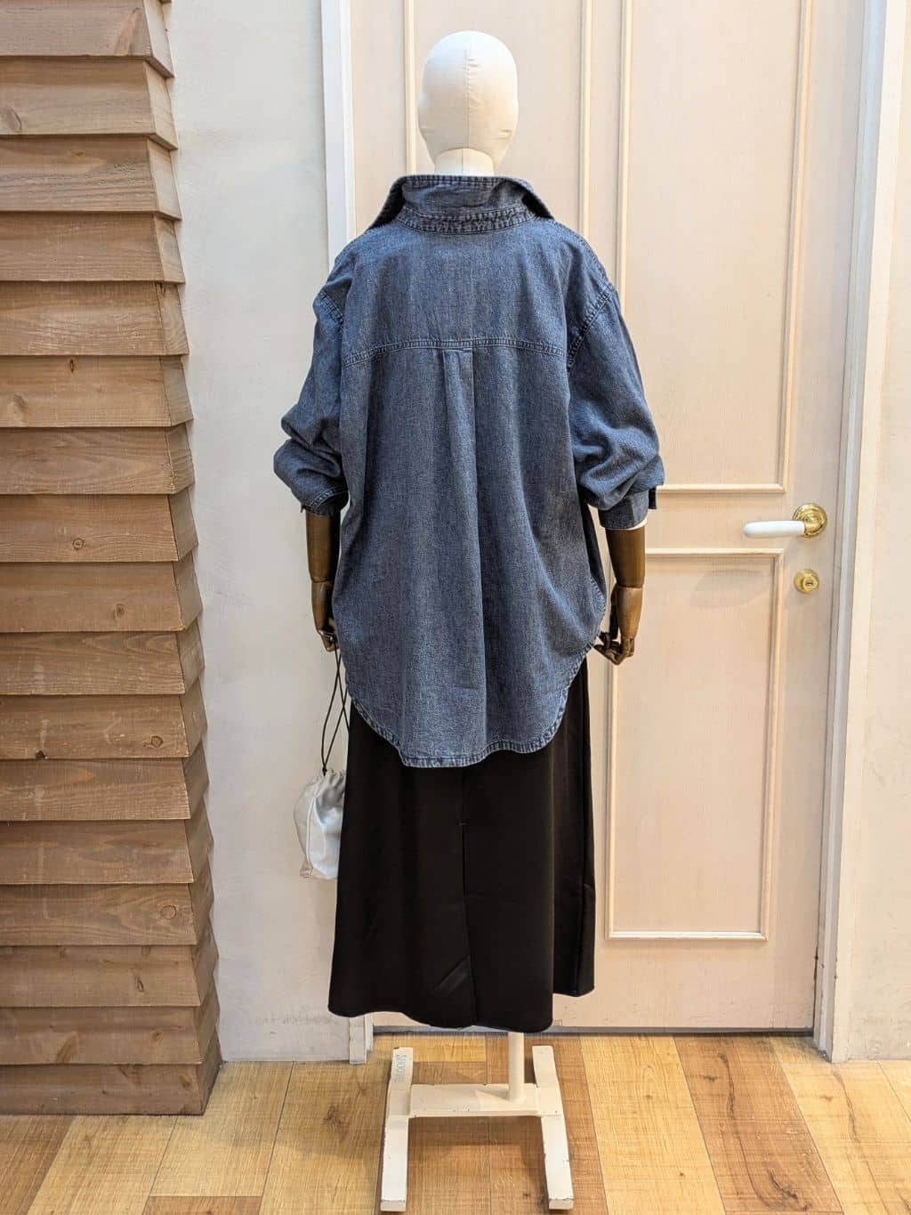 kawaさんの「SHOO･LA･RUE｜【洗濯機可】やわらかレザー調ナロースカート」を使ったコーディネート