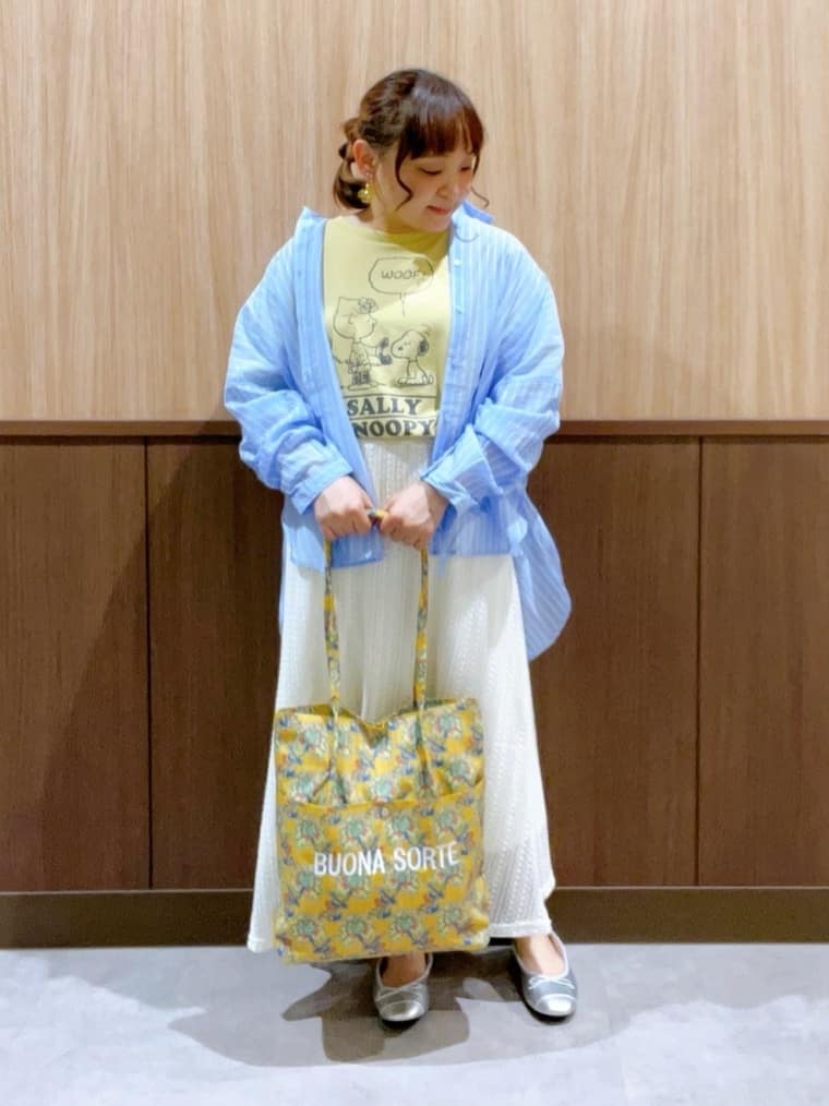 kitaさんの「SHOO･LA･RUE｜【S-LL】程よい透け感 ストライプ柄 お袖ギャザーデザインシャツ」を使ったコーディネート