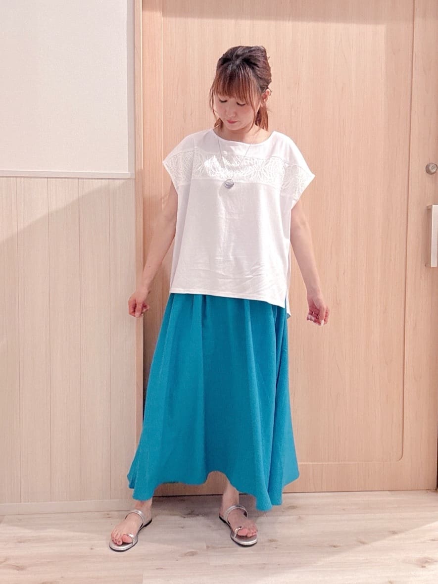 モカさんの「SHOO･LA･RUE｜【洗える/S-LL/体型カバー】レース使いが華やか フレンチスリーブコットンTシャツ」を使ったコーディネート