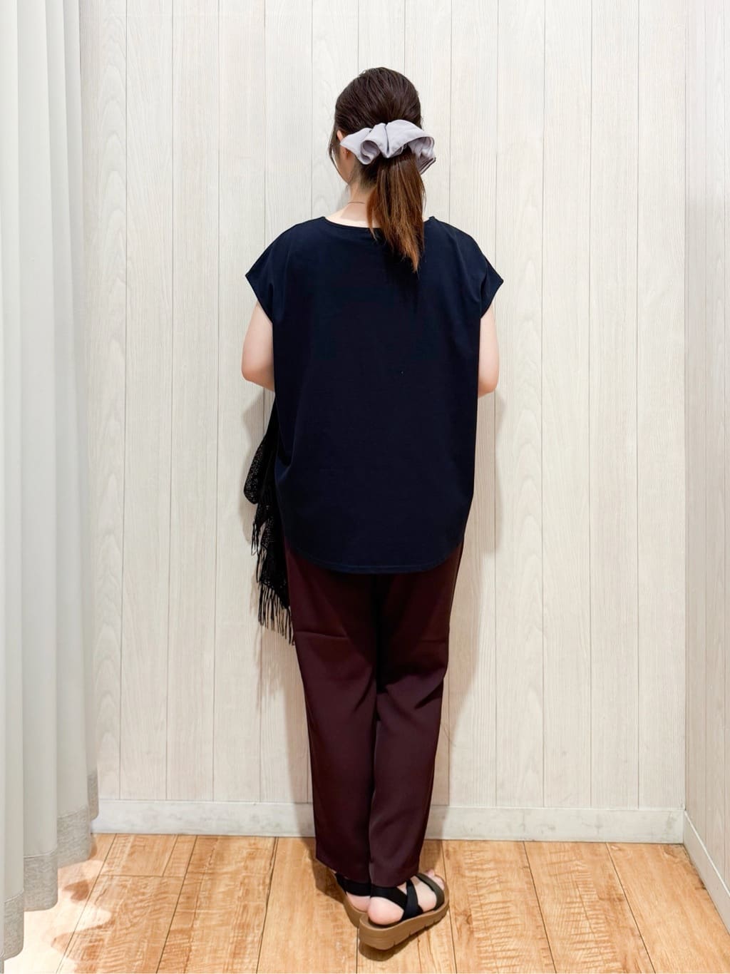 愛さんの「SHOO･LA･RUE｜【洗える/S-LL/体型カバー】レース使いが華やか フレンチスリーブコットンTシャツ」を使ったコーディネート