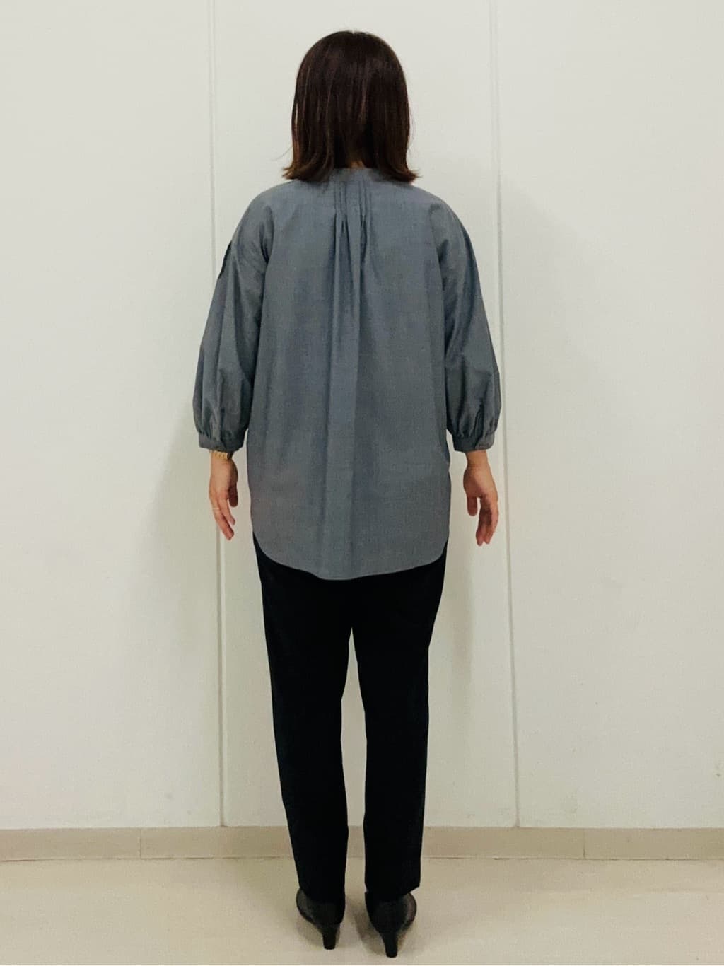 haseさんの「Reflect｜【程よいゆとり感／体型カバー】ピンタックデザインシャンブレーブラウス」を使ったコーディネート