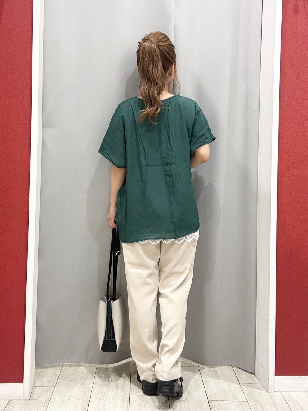 shioさんの「SHOO･LA･RUE｜【S-LL】着るだけで簡単にコーデが決まる レースレイヤード風ドルマントップス」を使ったコーディネート