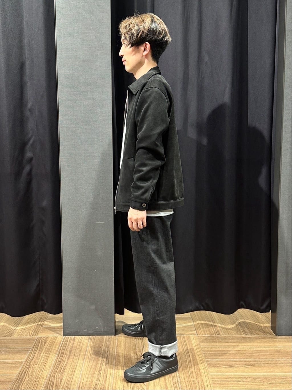 tomoyaさんの「THE SHOP TK｜フェイクスエードジップブルゾン【手洗いOK】」を使ったコーディネート