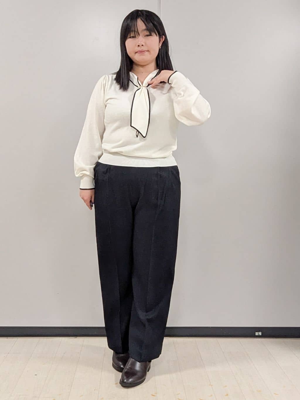 Nonさんの「index｜ゴールドパーツ付きボウタイニット【洗濯機OK】《10col／XS～LL》」を使ったコーディネート